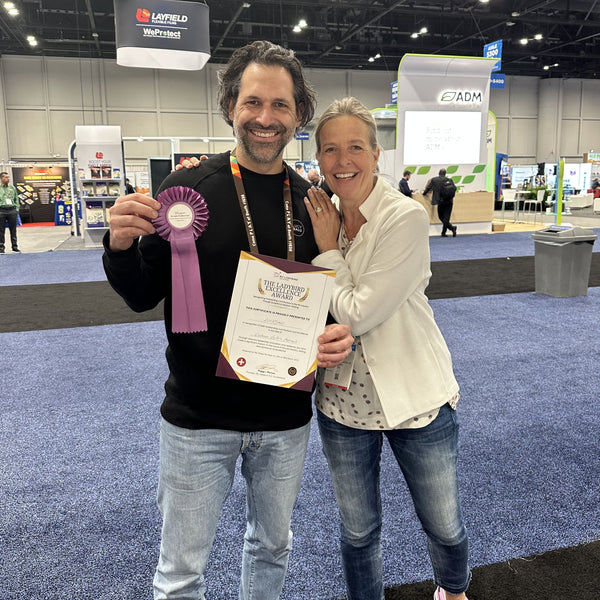 zza - Lucy Balu erhält Auszeichnung