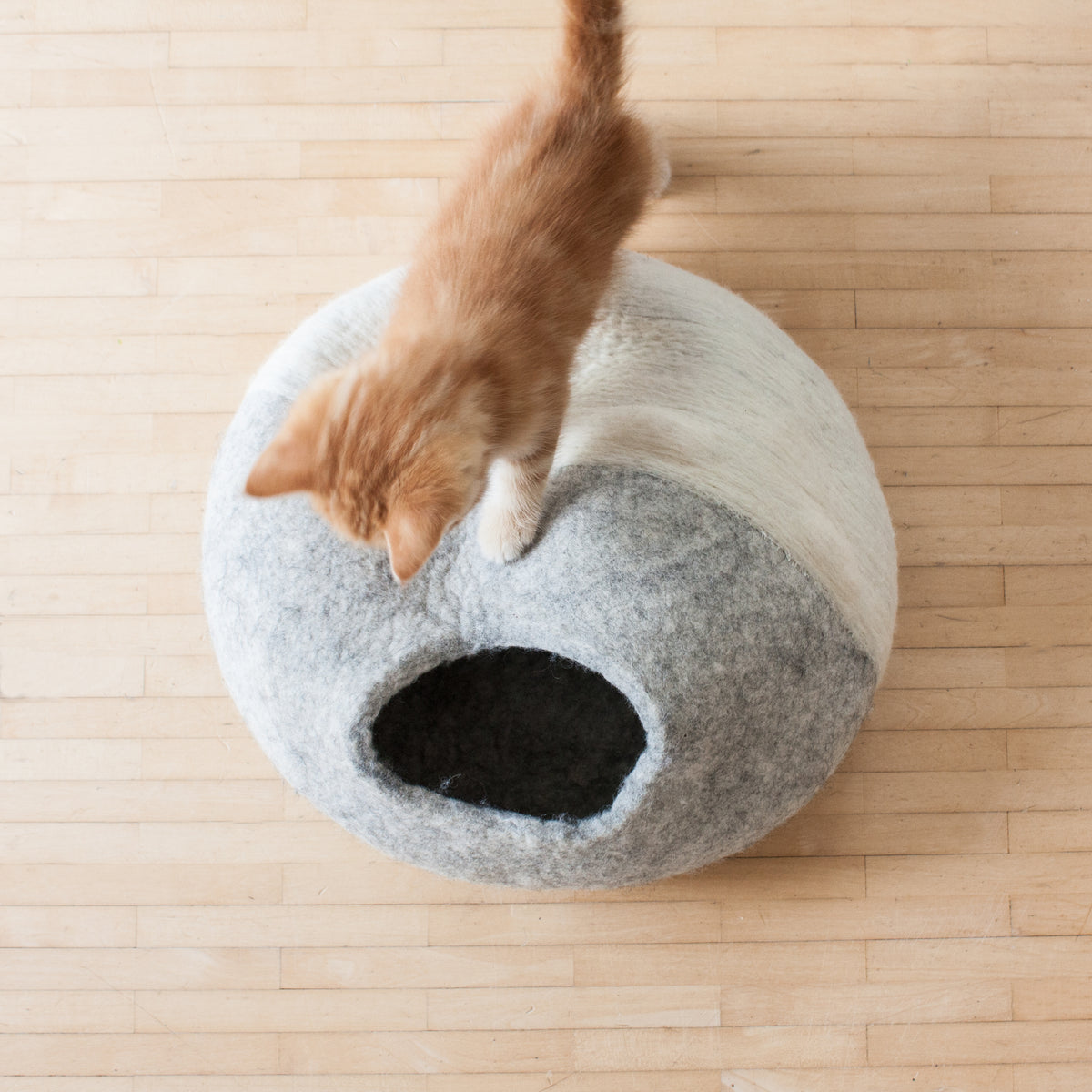 PEBBLE felt cave for cats