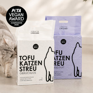 Zwei Beutel Tofu Katzenstreu nebeneinander, zwei Varianten: Geruchlos und Lavendel