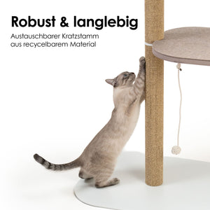 Kratzbaum mit austauschbarem Kratzstamm aus recycelbarem Material – Katze nutzt robusten Sisalstamm zum Kratzen.