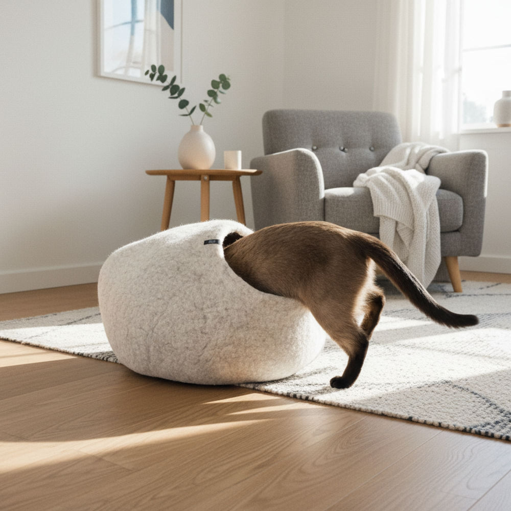 PEBBLE felt cat cave in sand-grey