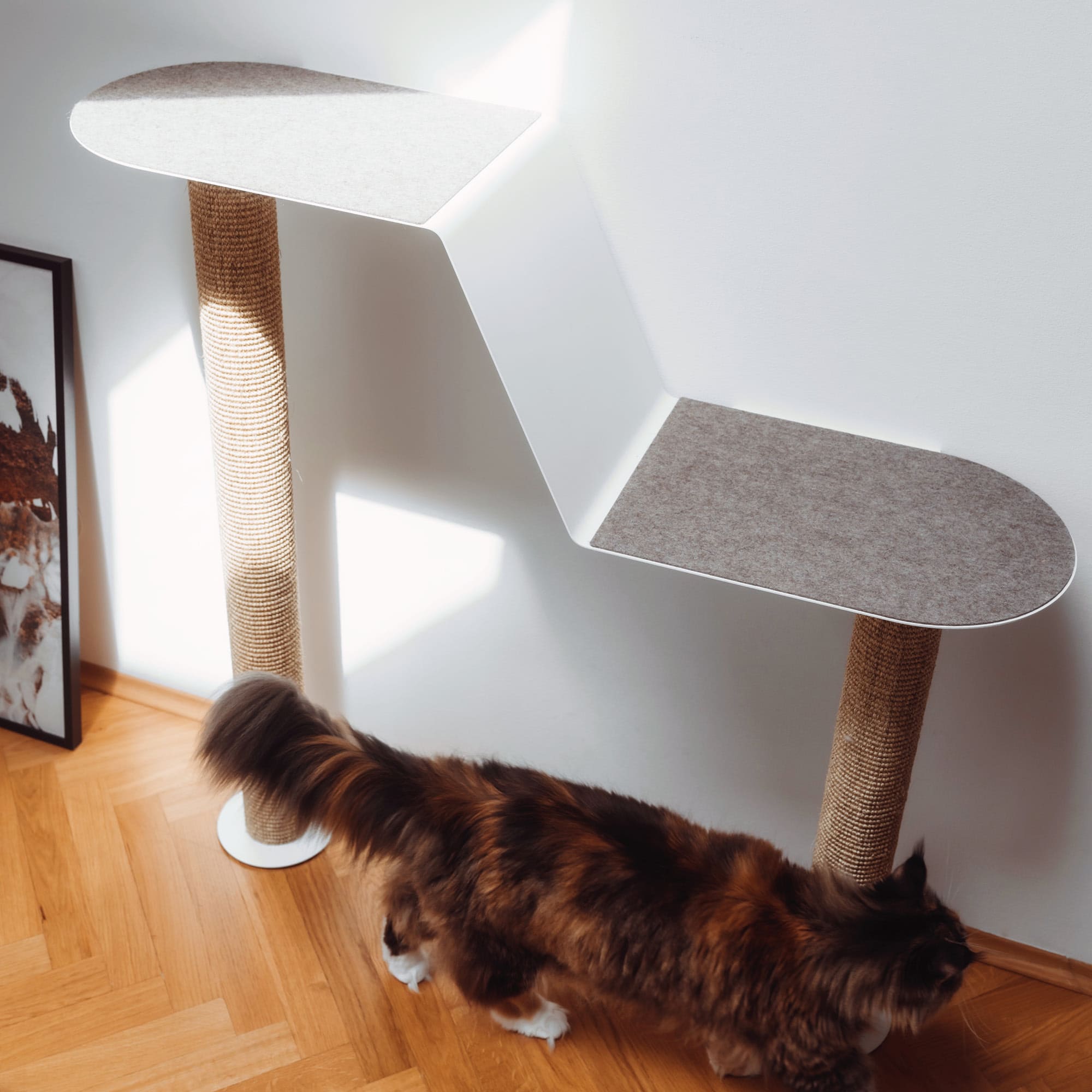 MAISONETTE wall-mounted cat tree