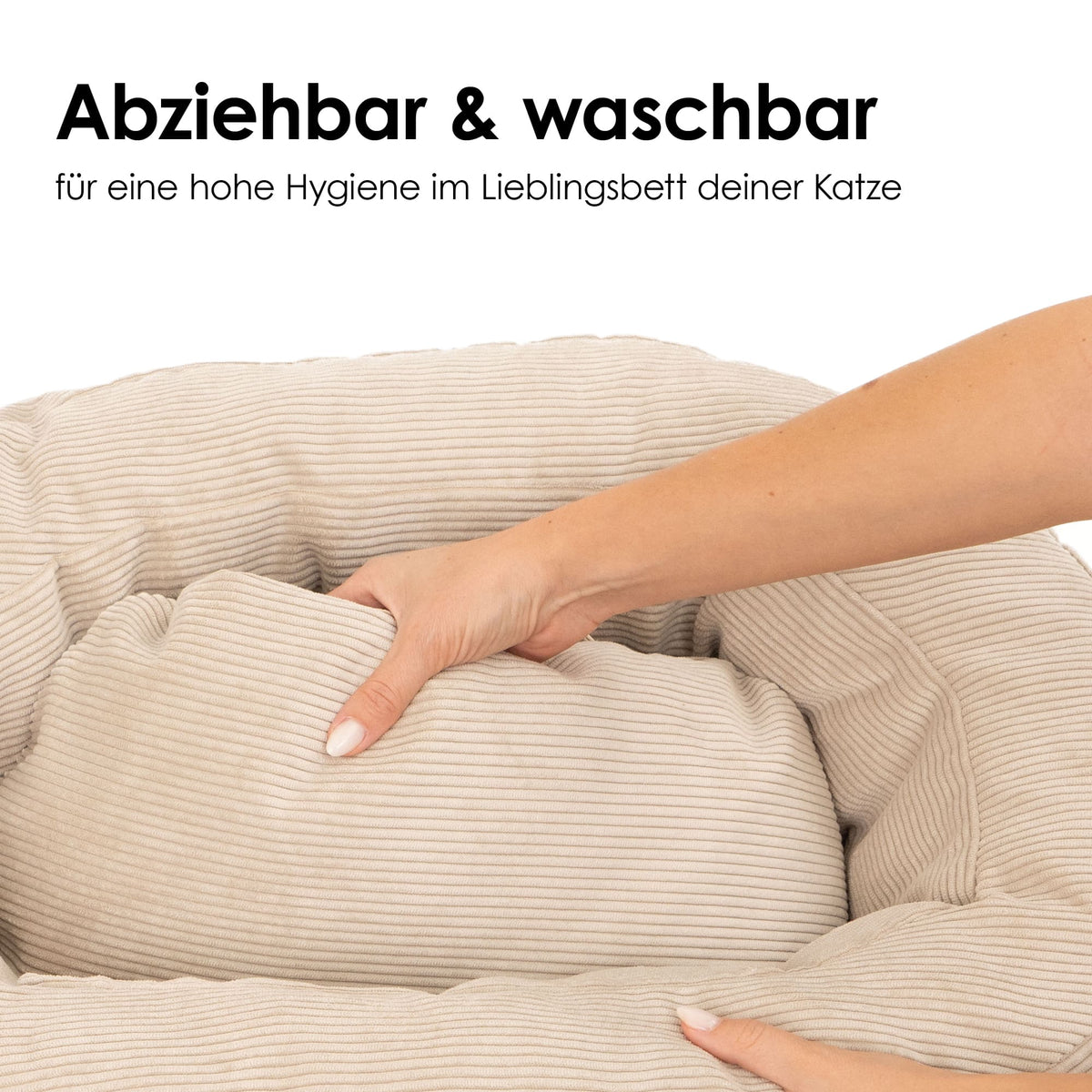 Herausnehmbares Kissen im beigen Cord-Katzenbett mit Text „Abziehbar & waschbar – für eine hohe Hygiene im Lieblingsbett deiner Katze